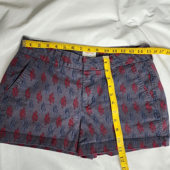 Khakis by GAP Shorts Mid Rise Gray Geometric Print The 3" Short  Women's Size 6 - Picture 4 of 10